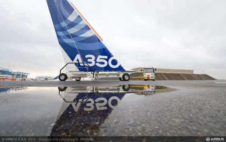 Strukturmontage in der Luftfahrtproduktion